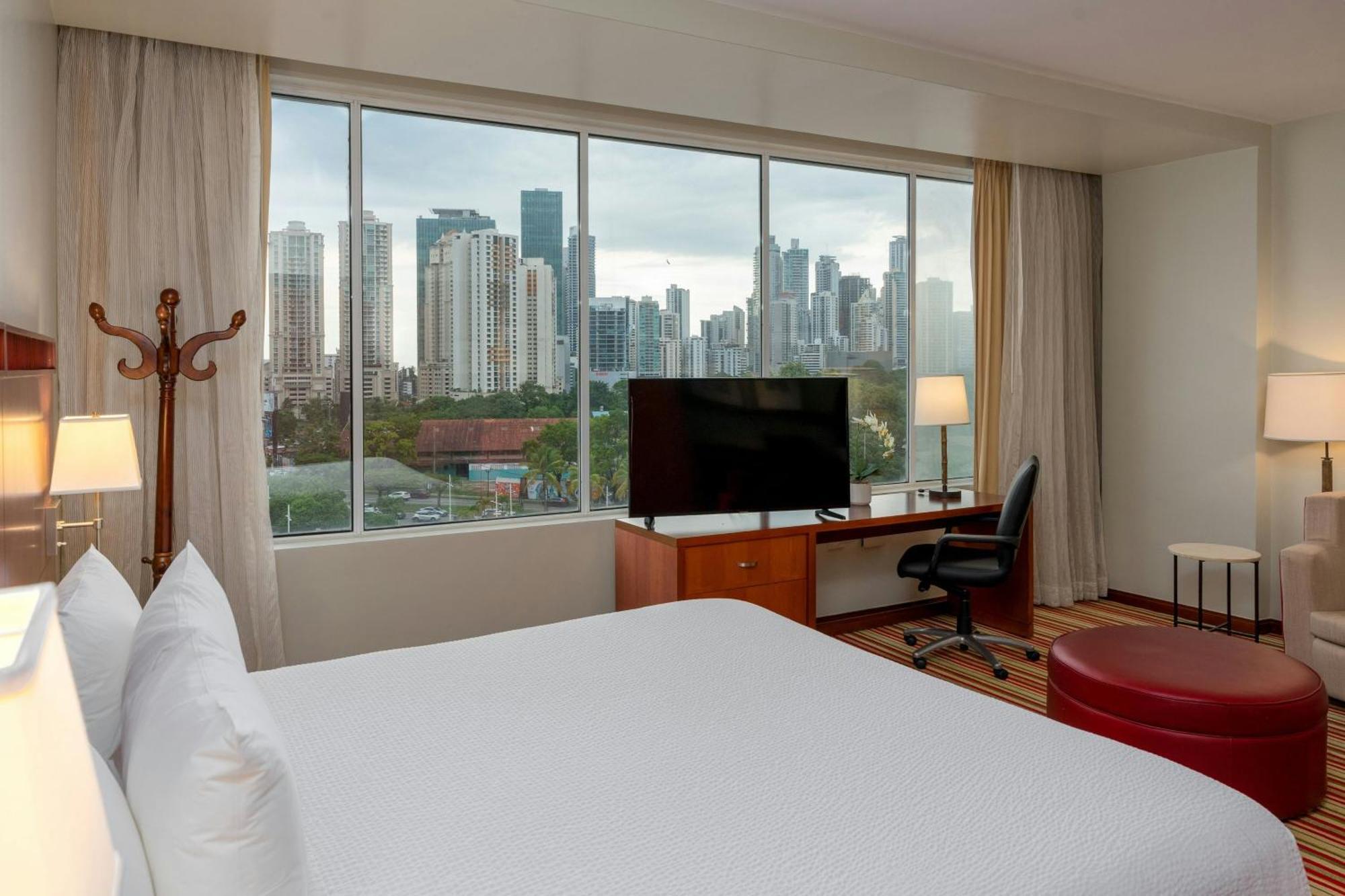 Hotel Courtyard By Marriott Multiplaza Mall 4*