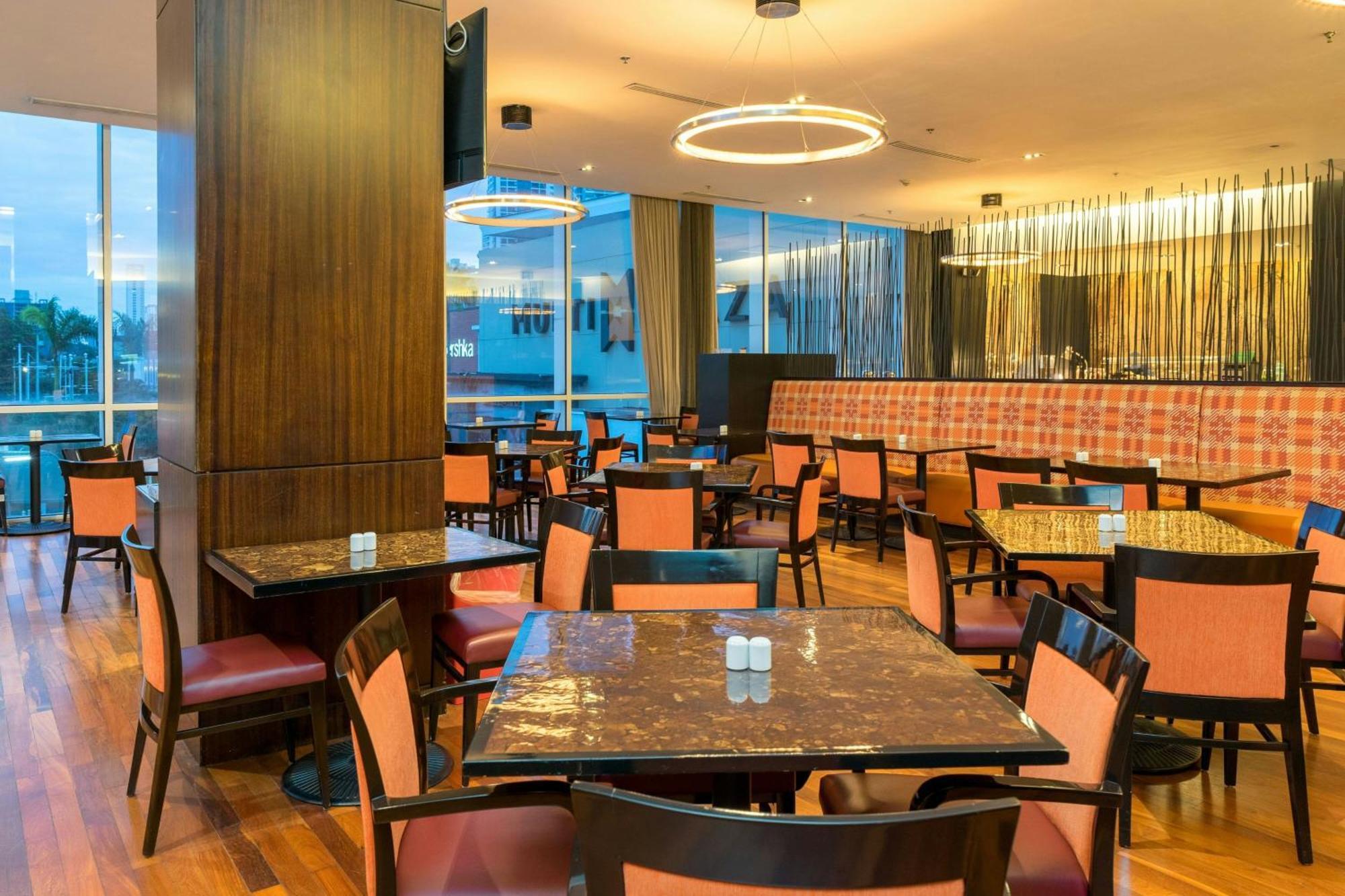 Hotel Courtyard By Marriott Multiplaza Mall 4*