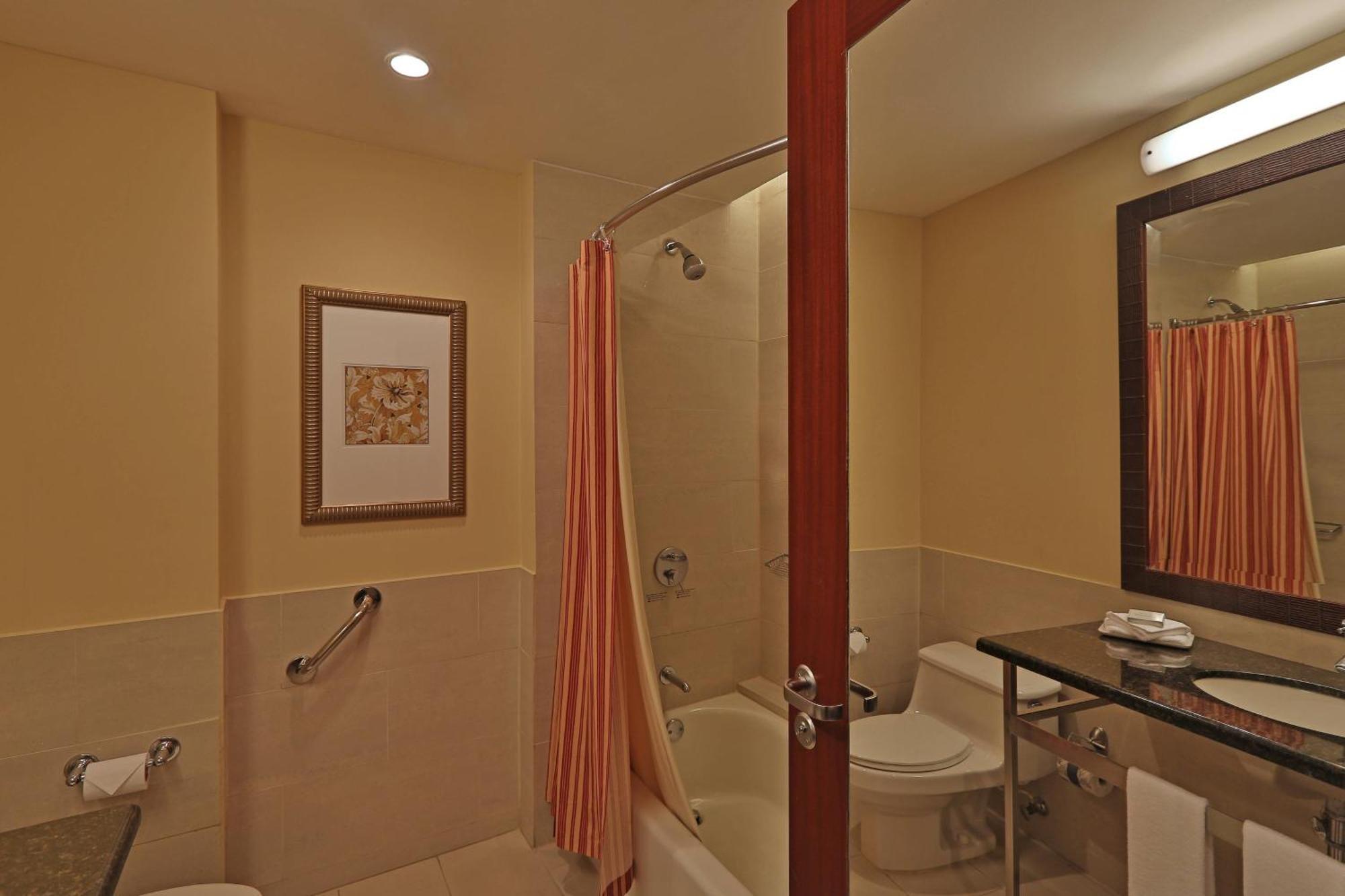 Courtyard By Marriott Multiplaza Mall Hotel Panama City