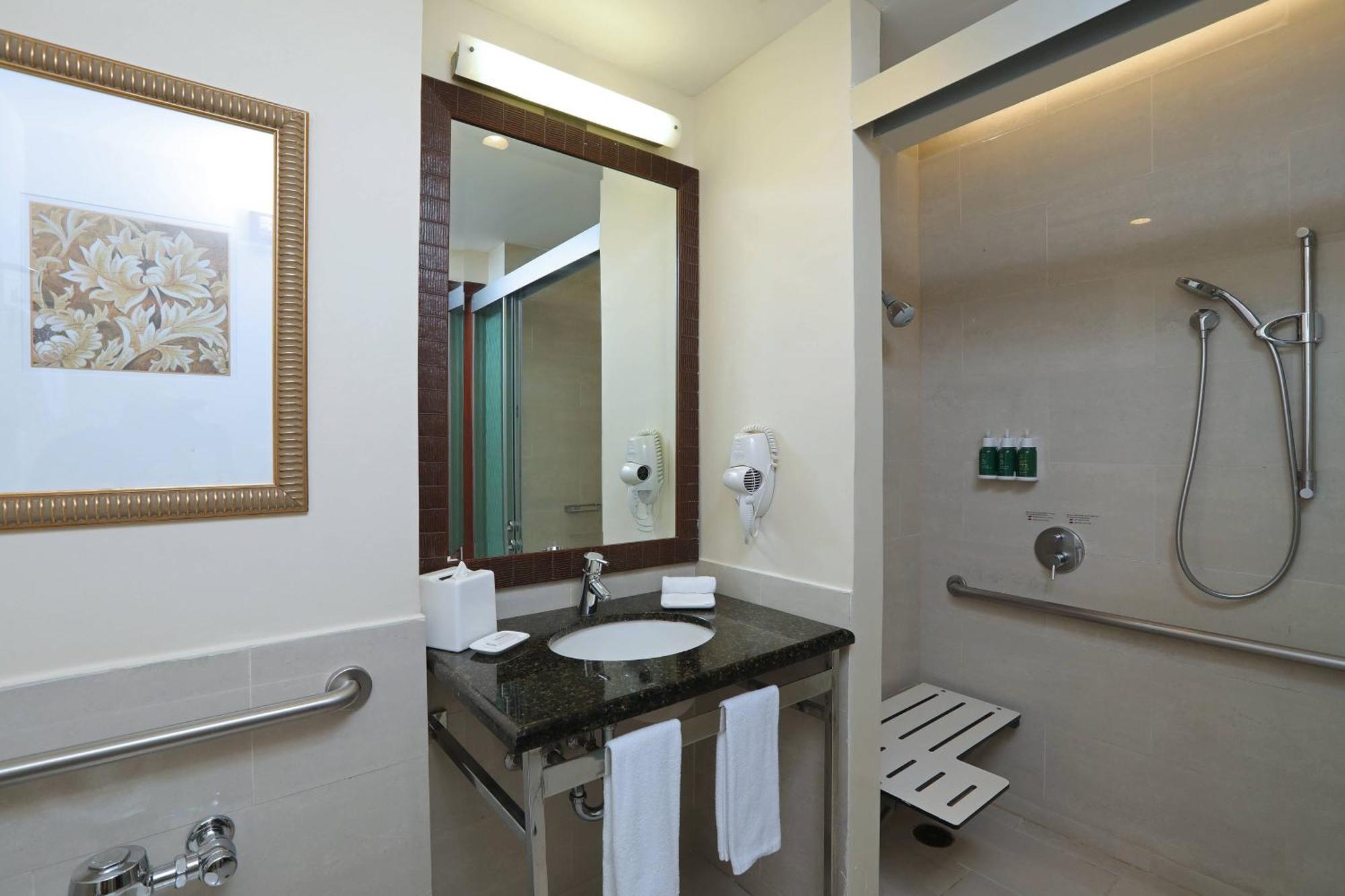 Hotel Courtyard By Marriott Multiplaza Mall