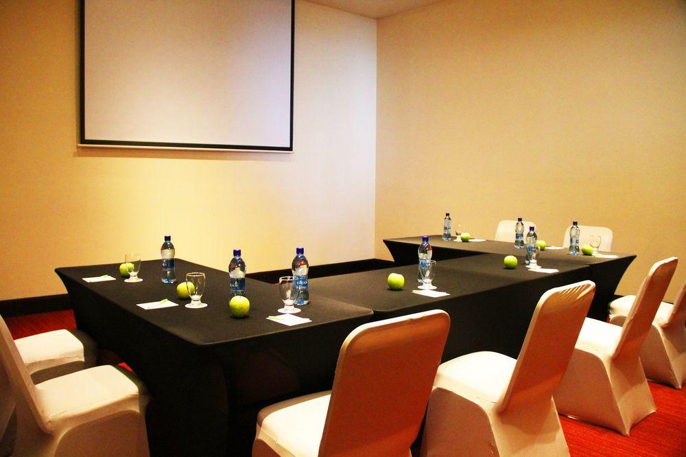 Courtyard By Marriott Multiplaza Mall 4*