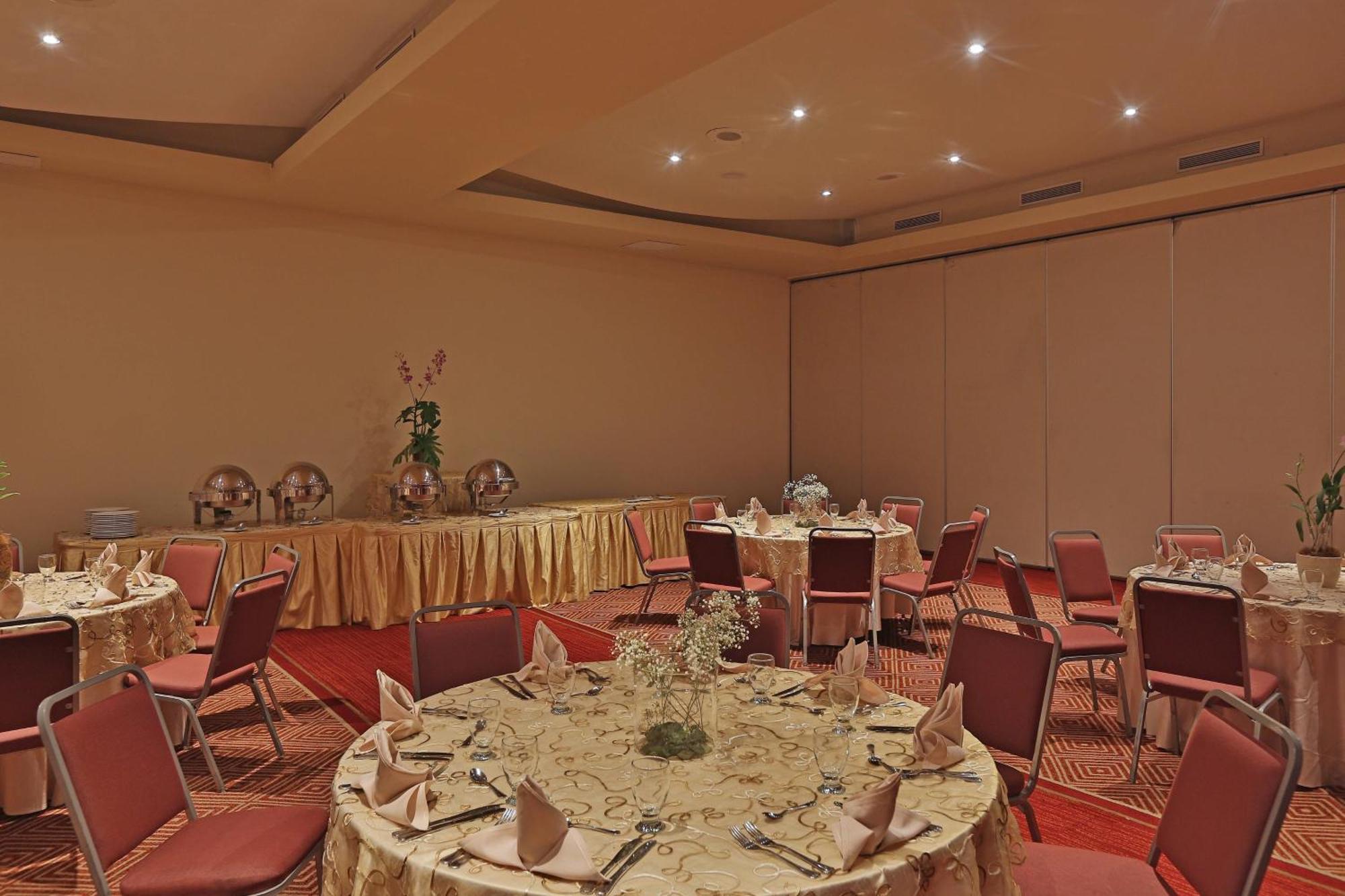 Courtyard By Marriott Multiplaza Mall 4*