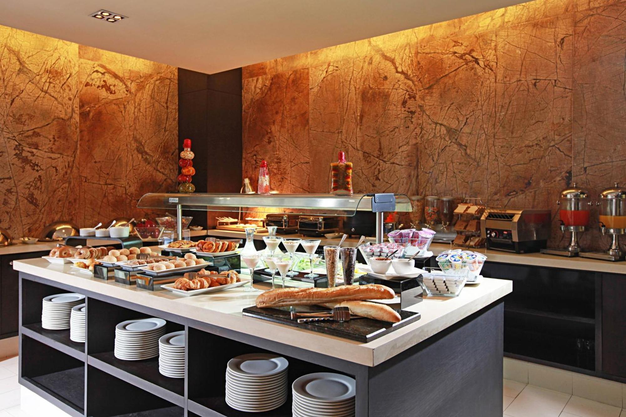 Hotel Courtyard By Marriott Multiplaza Mall