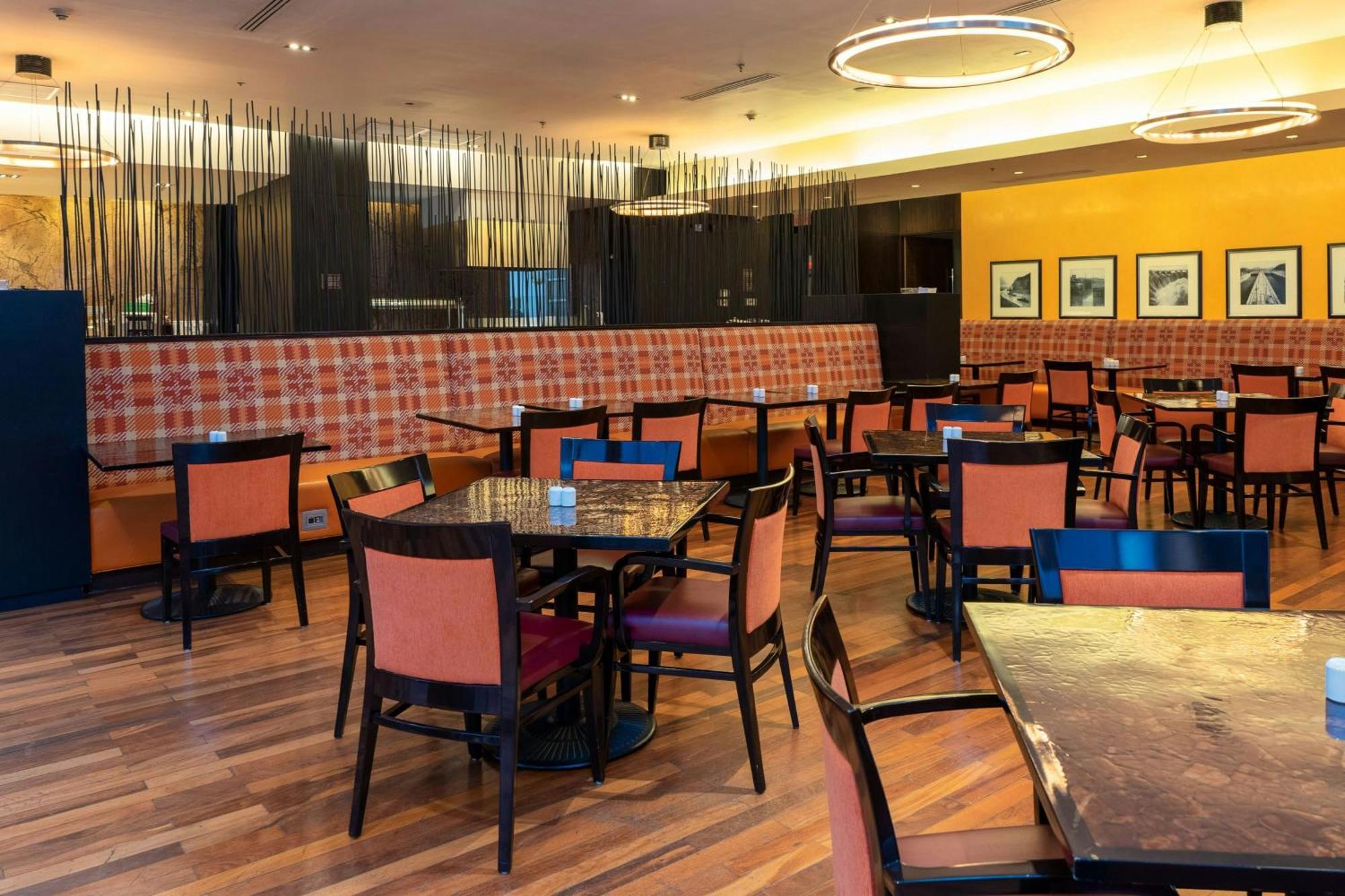 Hotel Courtyard By Marriott Multiplaza Mall 4*
