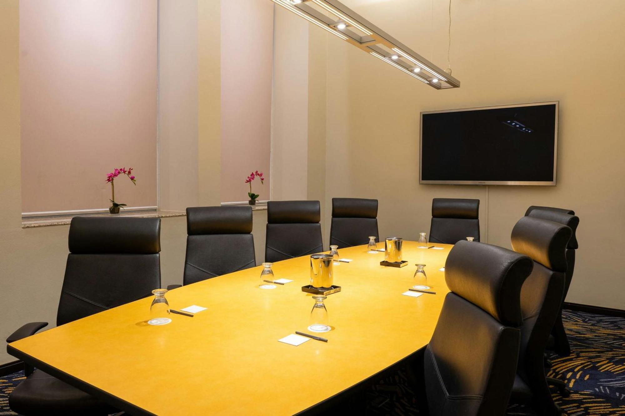 Courtyard By Marriott Multiplaza Mall Hotel 4*