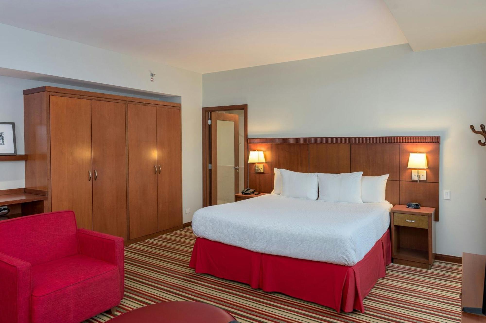 Courtyard By Marriott Multiplaza Mall 4*
