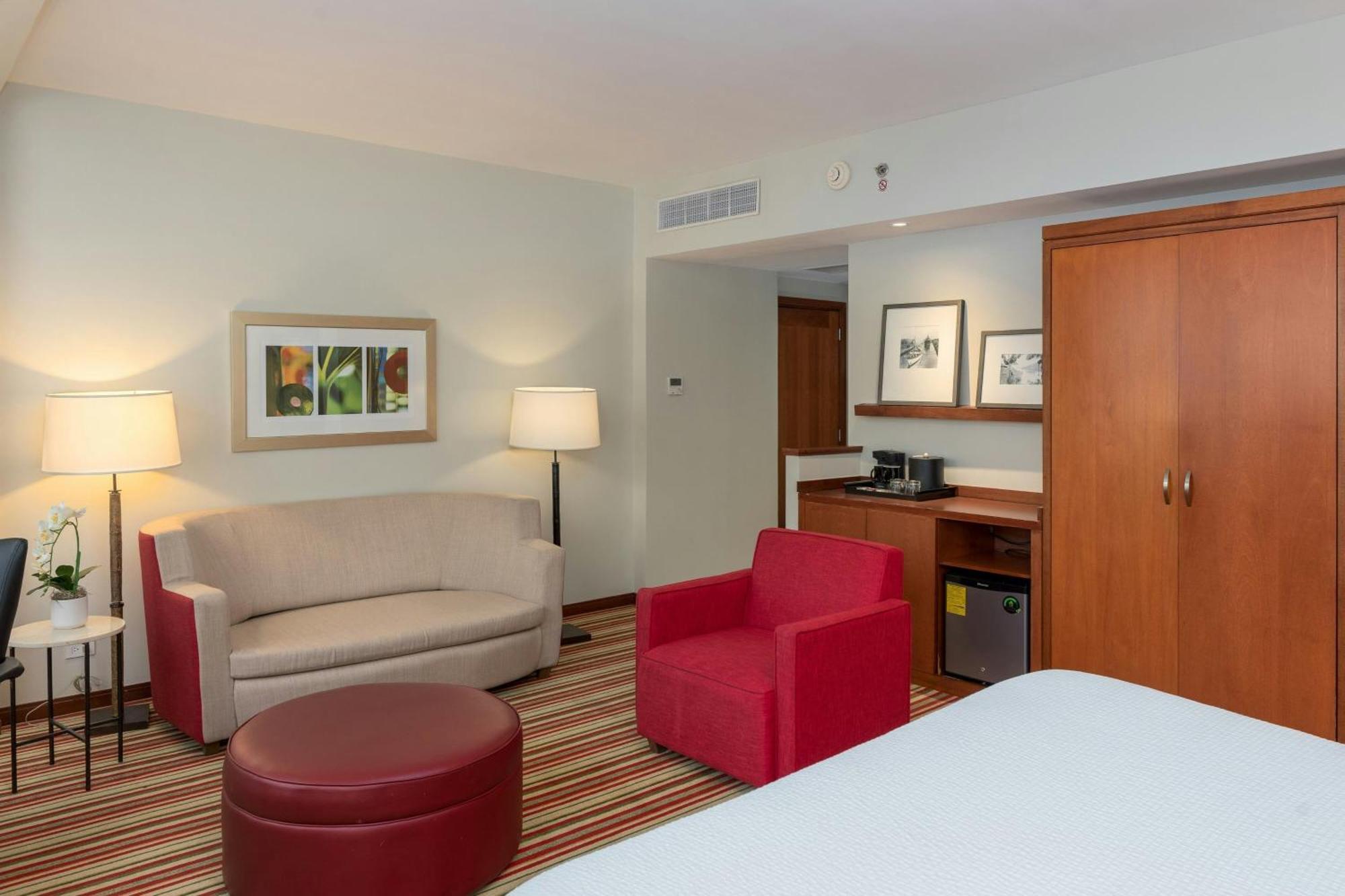 Courtyard By Marriott Multiplaza Mall