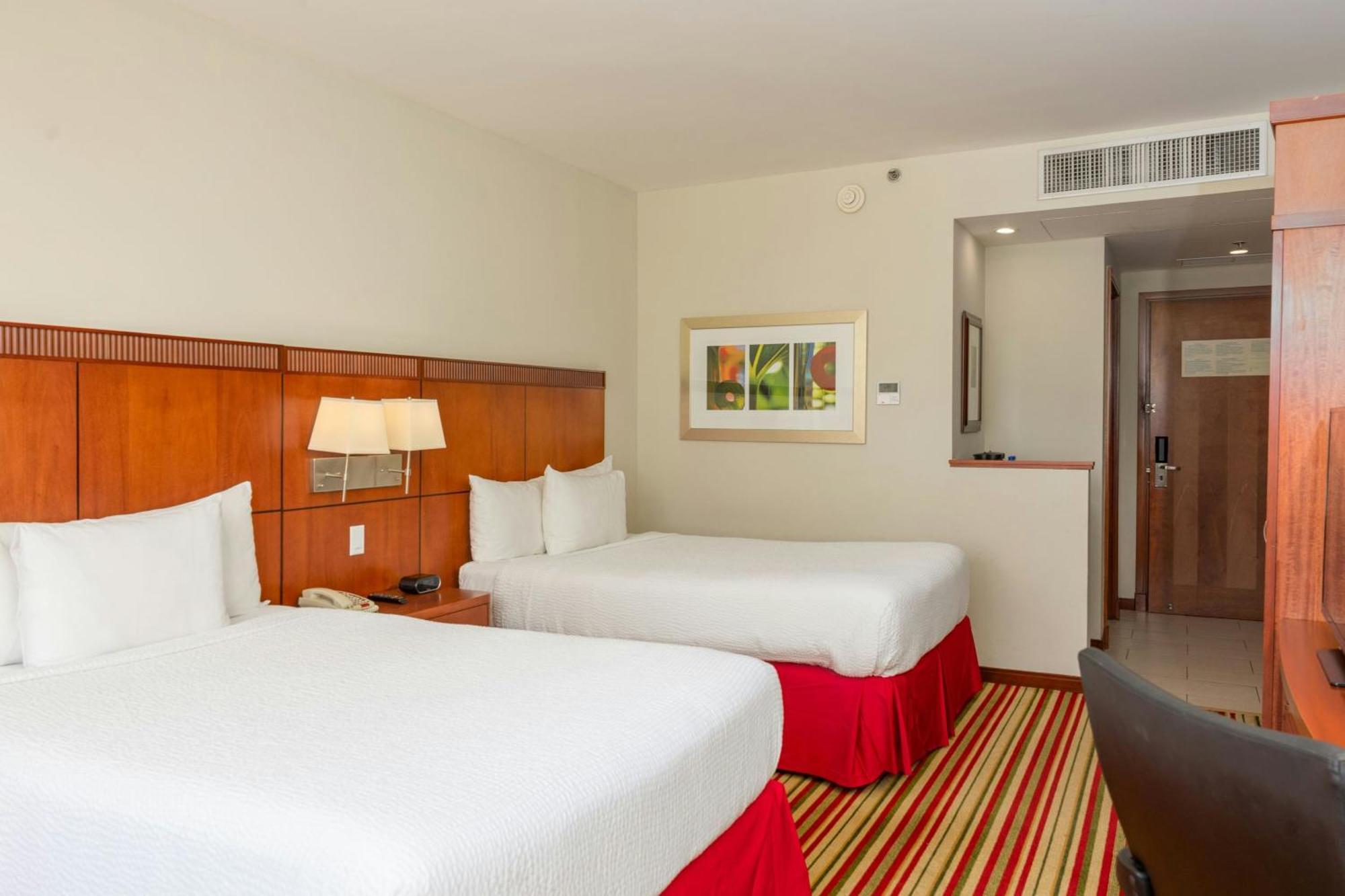 Hotel Courtyard By Marriott Multiplaza Mall