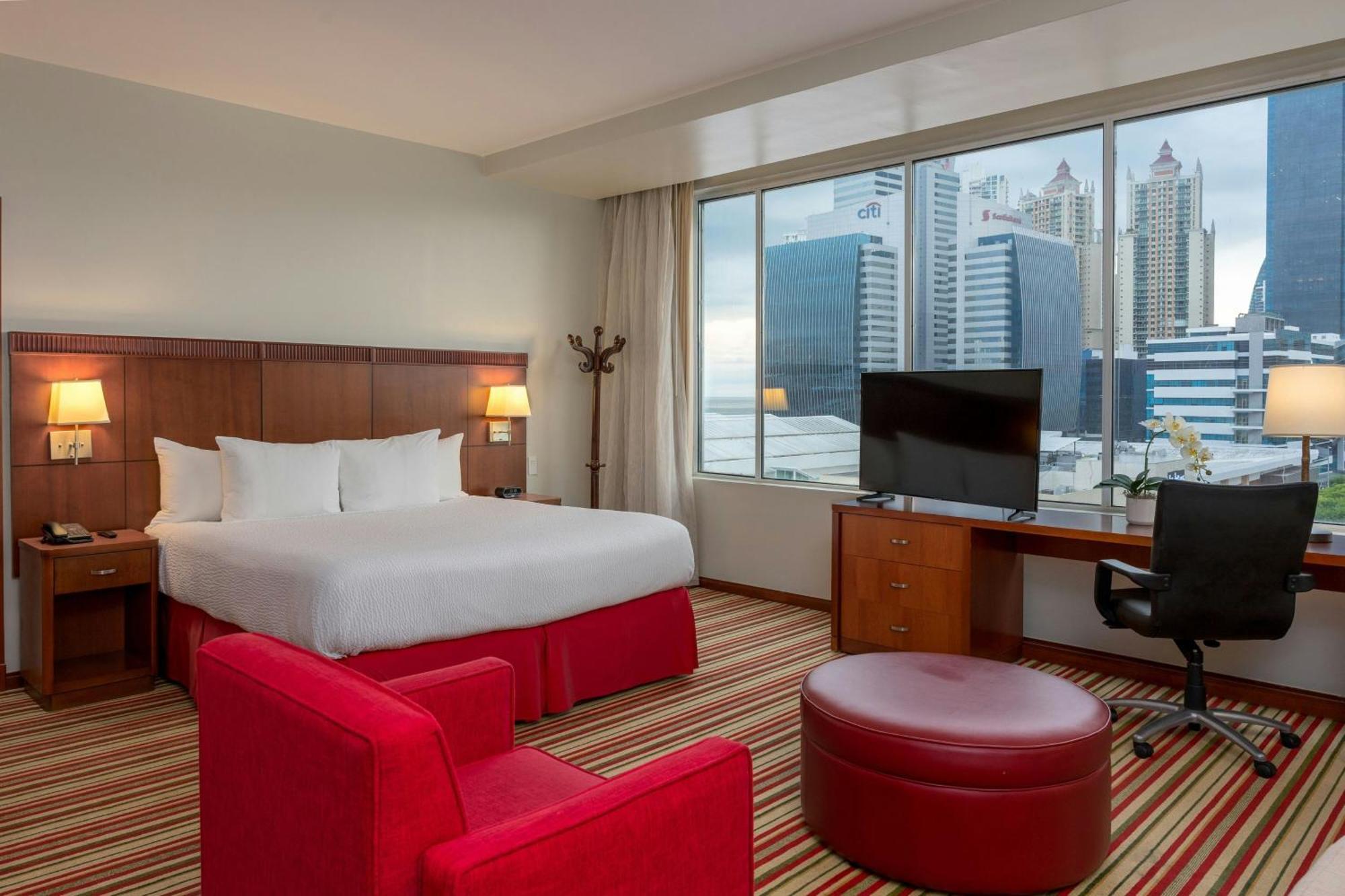 Hotel Courtyard By Marriott Multiplaza Mall 4*