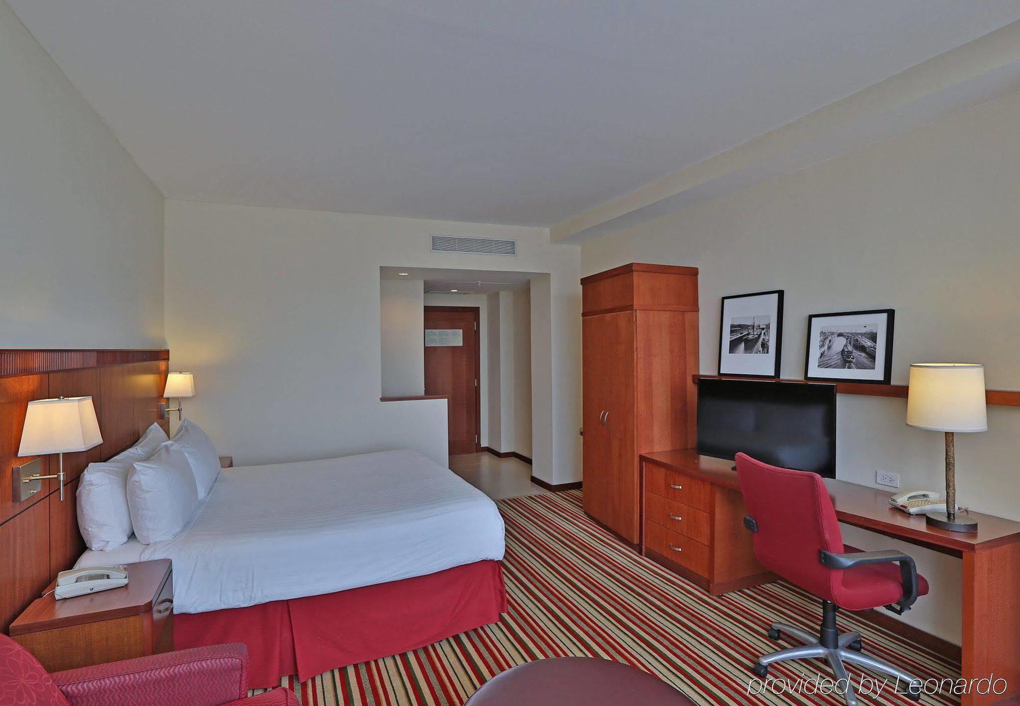 Hotel Courtyard By Marriott Multiplaza Mall